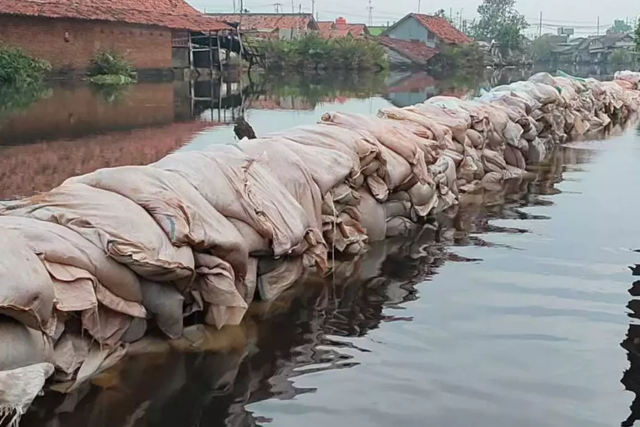 Tanggul Karung Mencegah Banjir